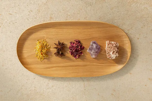 drewniana tacka ze składnikami z linii Massmed