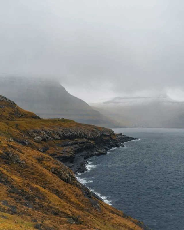 Dla nas w Massadzie piękno nie istnieje bez szacunku do natury 🌿To właśnie ona daje nam najczystsze składniki aktywne, najbardziej otulające zapachy i energię, która przywraca równowagę naszej skórze i… nam samym.Dbamy o to, by w każdej formule oddać jej to, co najlepsze — z uważnością, troską i świadomością. Bo dbanie o planetę to tak naprawdę dbanie o siebie 💚A Ty — jak dziś połączysz się z naturą?#nature #massadathenaturaltherapy #massadanatural #naturalingridients